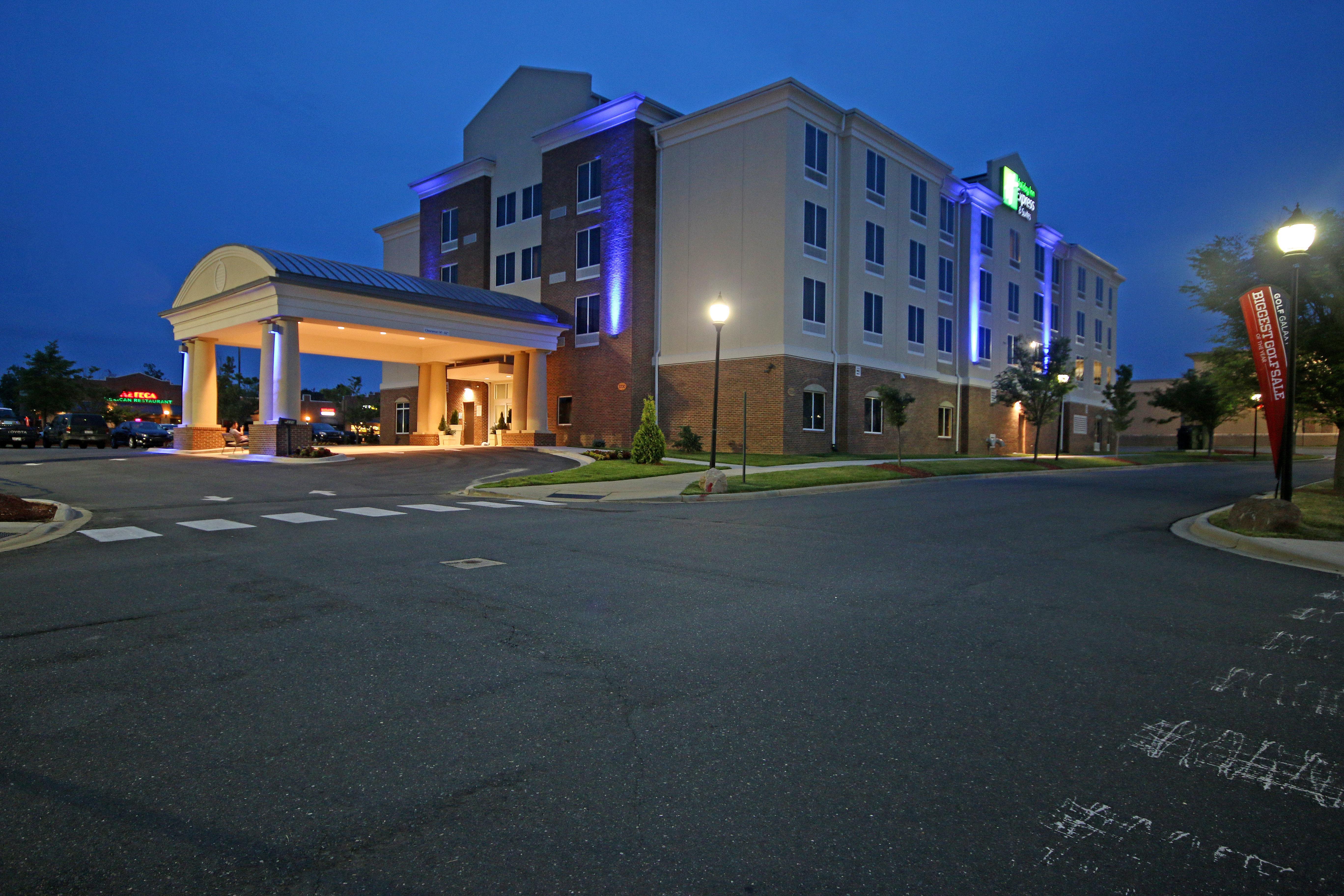 Holiday Inn Express & Suites Charlotte North By Ihg Екстериор снимка